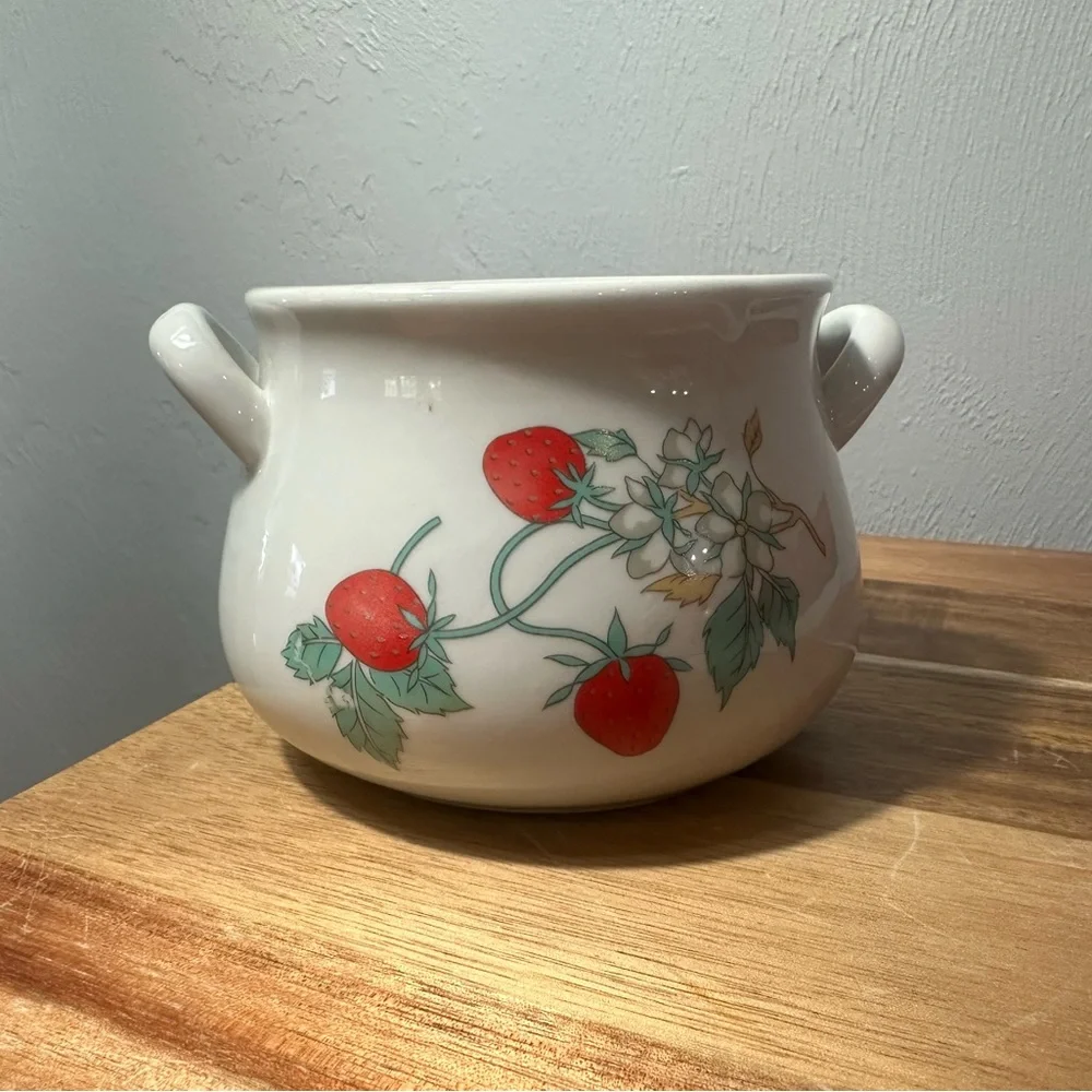 Ceramic Strawberry Serving Bowl and Dish - White with Red Strawberry Motif - Picture 13 of 13